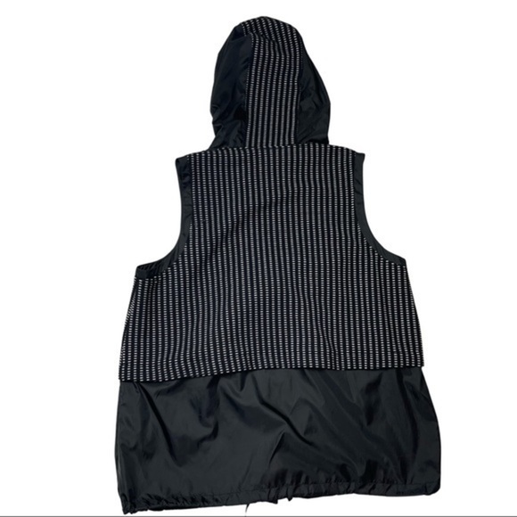 Chico's Black and White Patterned Hooded Vest size 1 - Picture 2 of 5